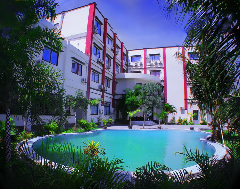 Grand Duta Hotel Palu Esterno foto