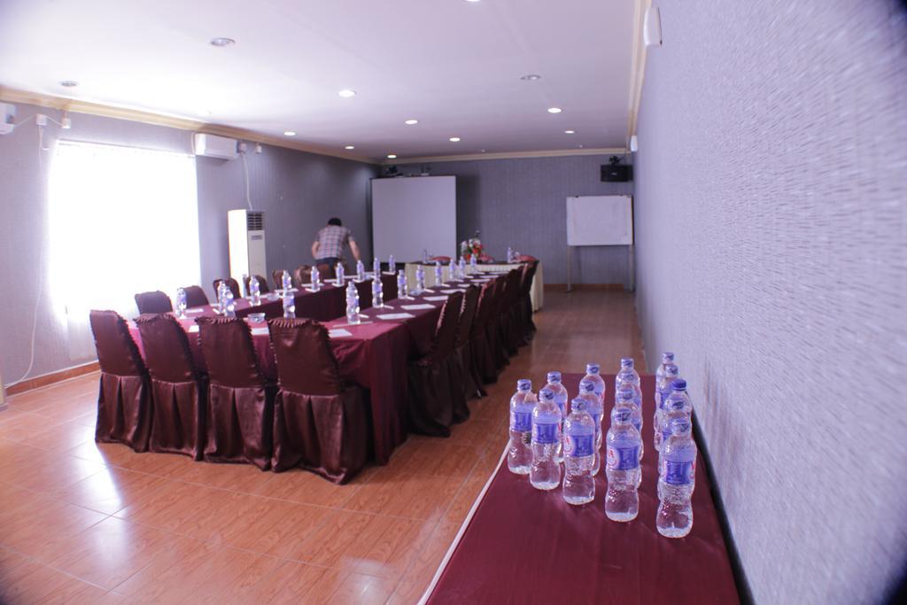 Grand Duta Hotel Palu Esterno foto