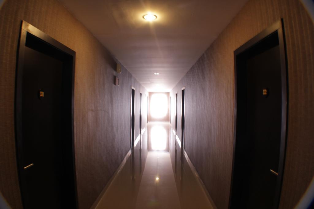 Grand Duta Hotel Palu Esterno foto