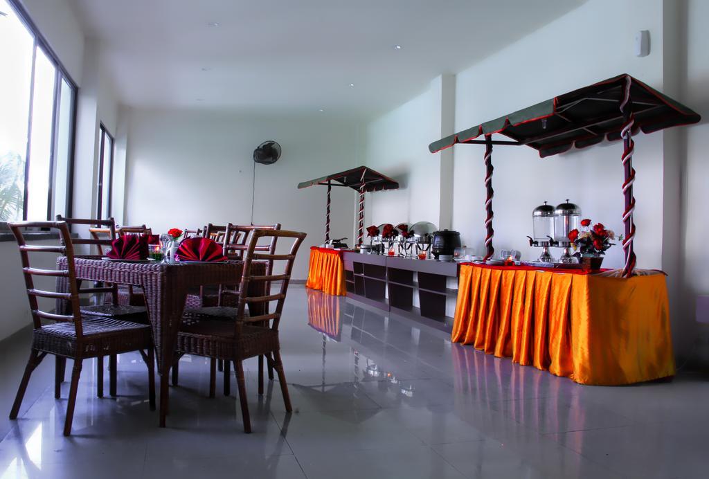 Grand Duta Hotel Palu Esterno foto