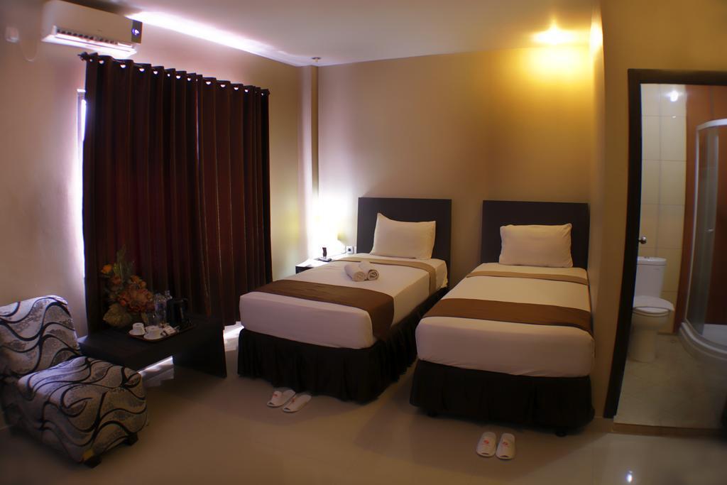 Grand Duta Hotel Palu Esterno foto