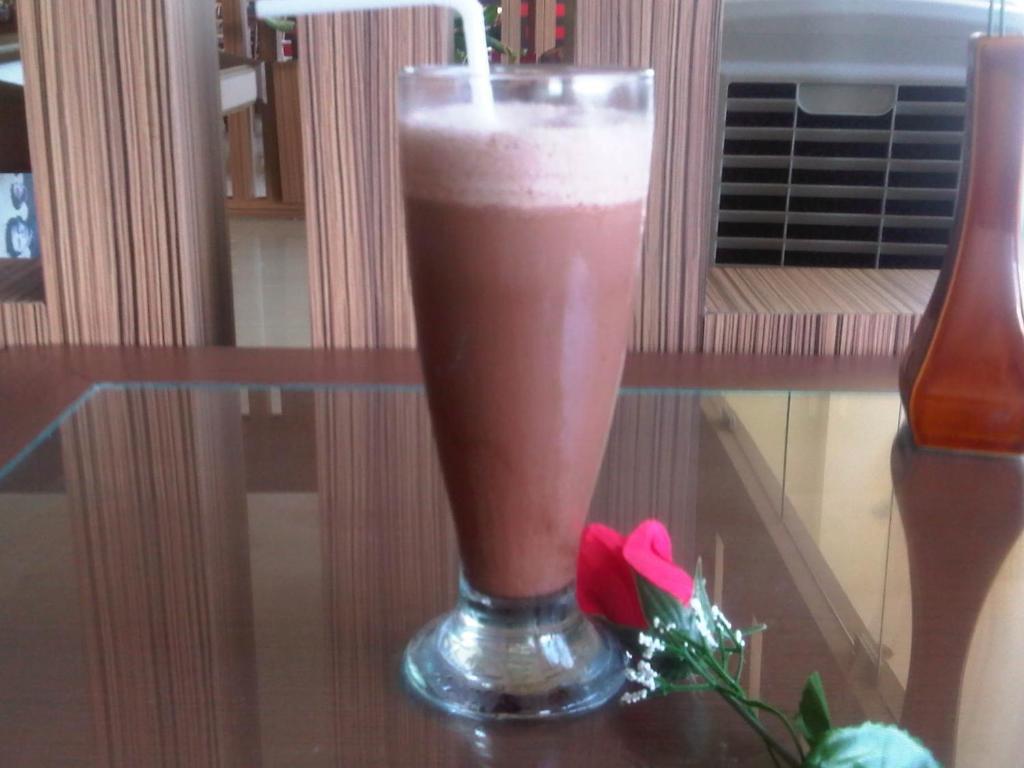 Grand Duta Hotel Palu Esterno foto