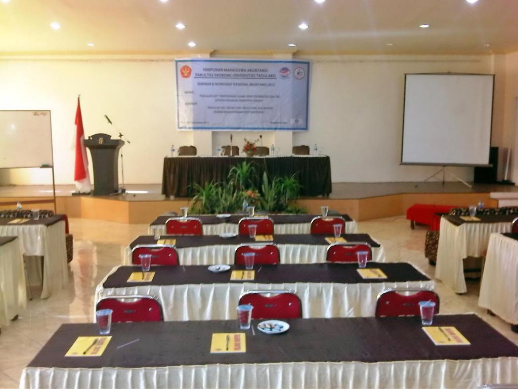Grand Duta Hotel Palu Esterno foto