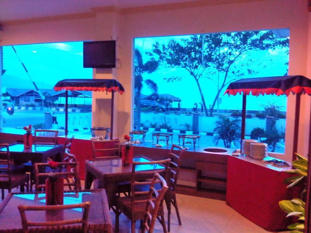 Grand Duta Hotel Palu Esterno foto