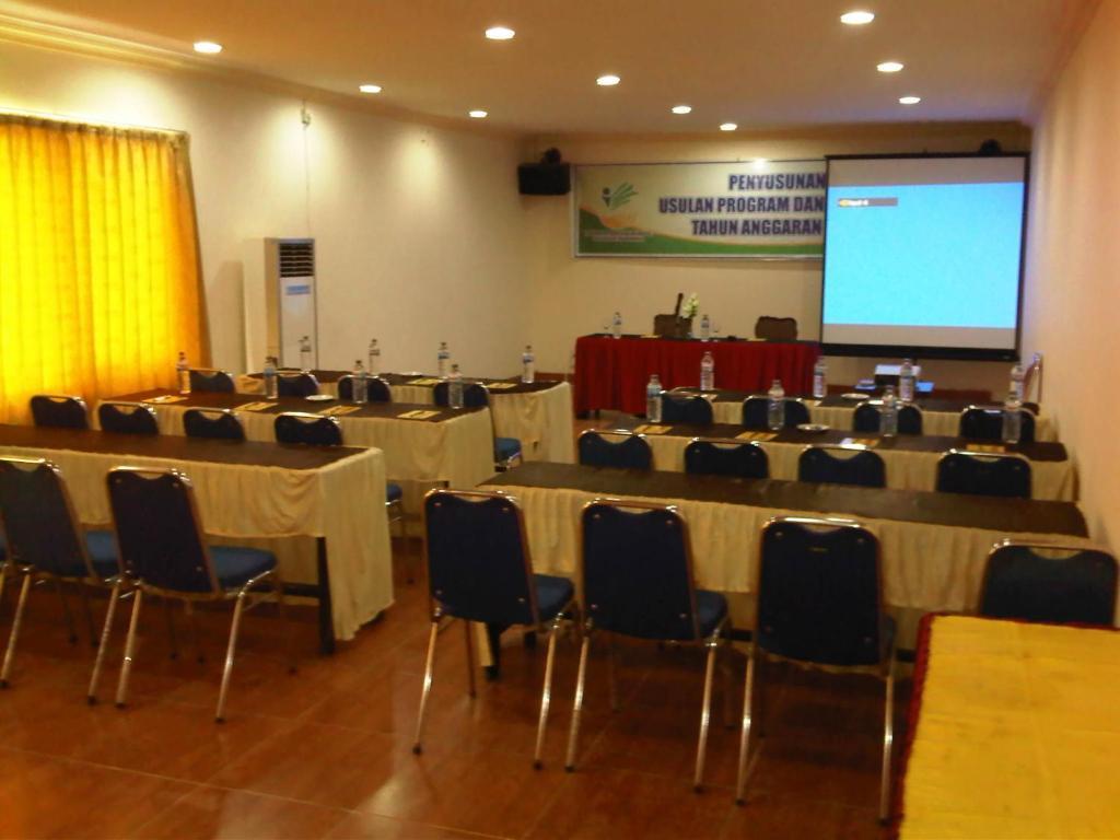 Grand Duta Hotel Palu Esterno foto