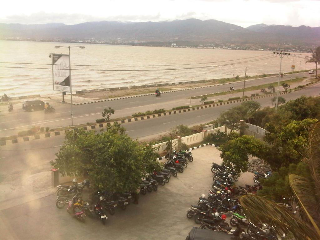 Grand Duta Hotel Palu Esterno foto